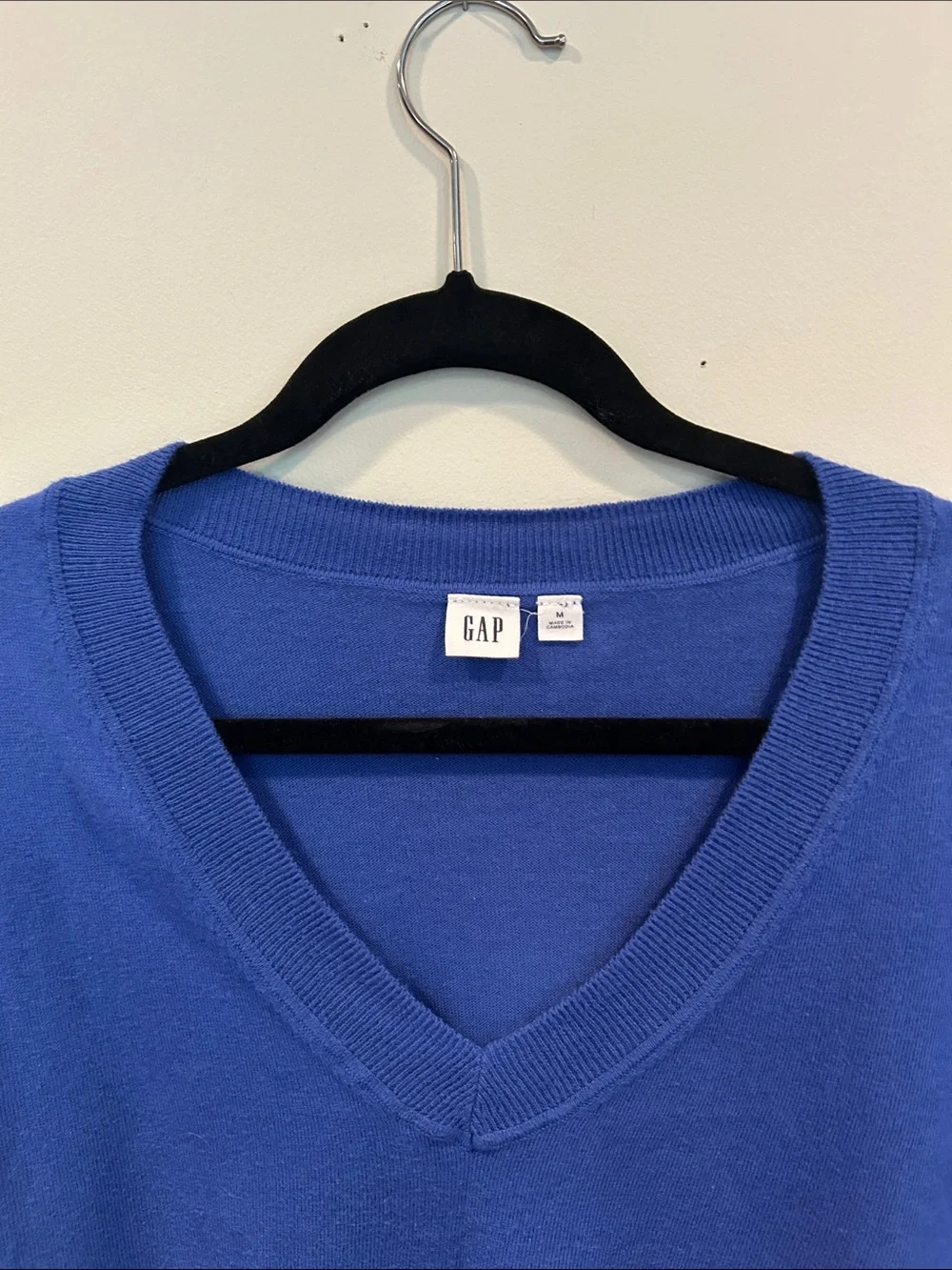 GAP Women's Cashsoft V-Neck Sweater
